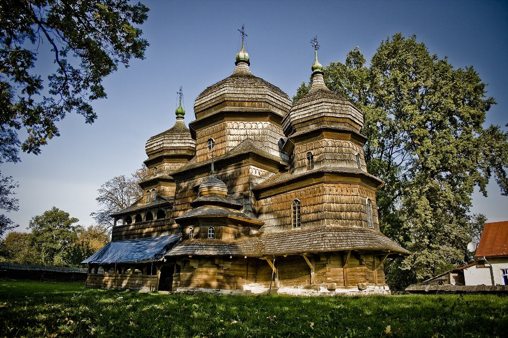 У Дрогобичі реставрують дві церкви