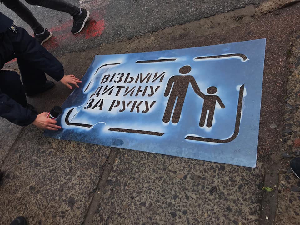 У Львові підписують пішохідні переходи