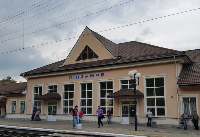На станции Подзамче ремонтируют вокзал
