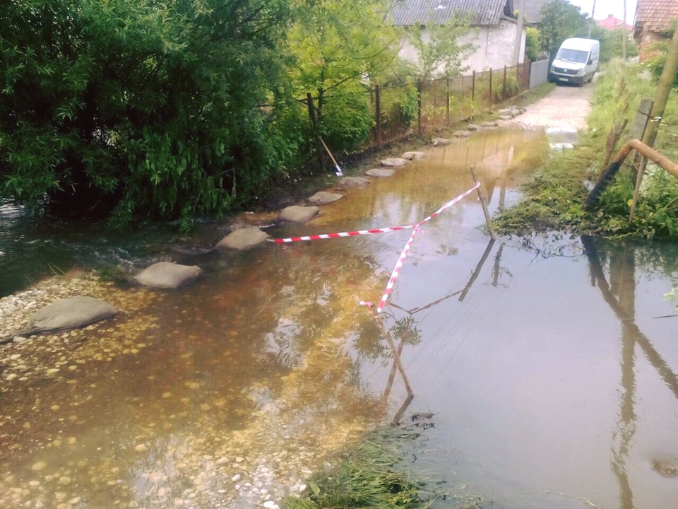 На Львівщині затопило місто (фото)