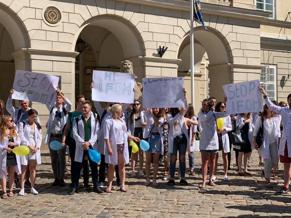 У Львові студенти протестують проти сдачі американських тесів