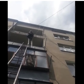 Патрульні у Львові врятував літнього чоловіка (відео)