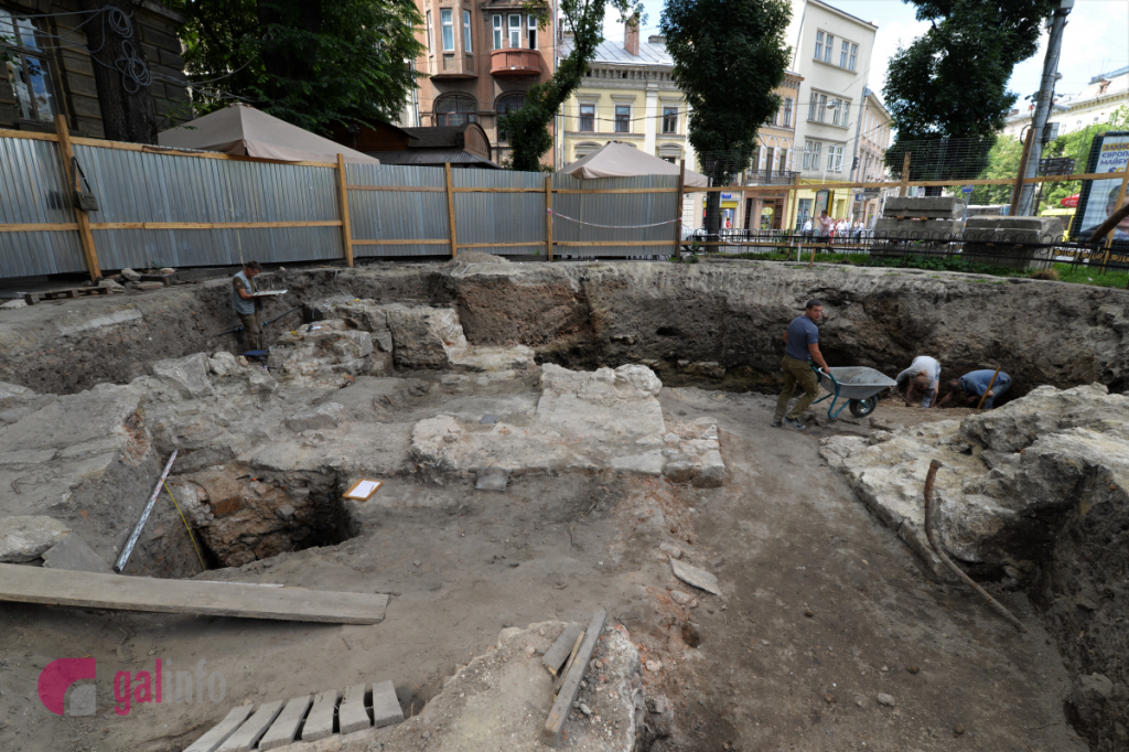 У Львові просять врятувати мури давнього Львова