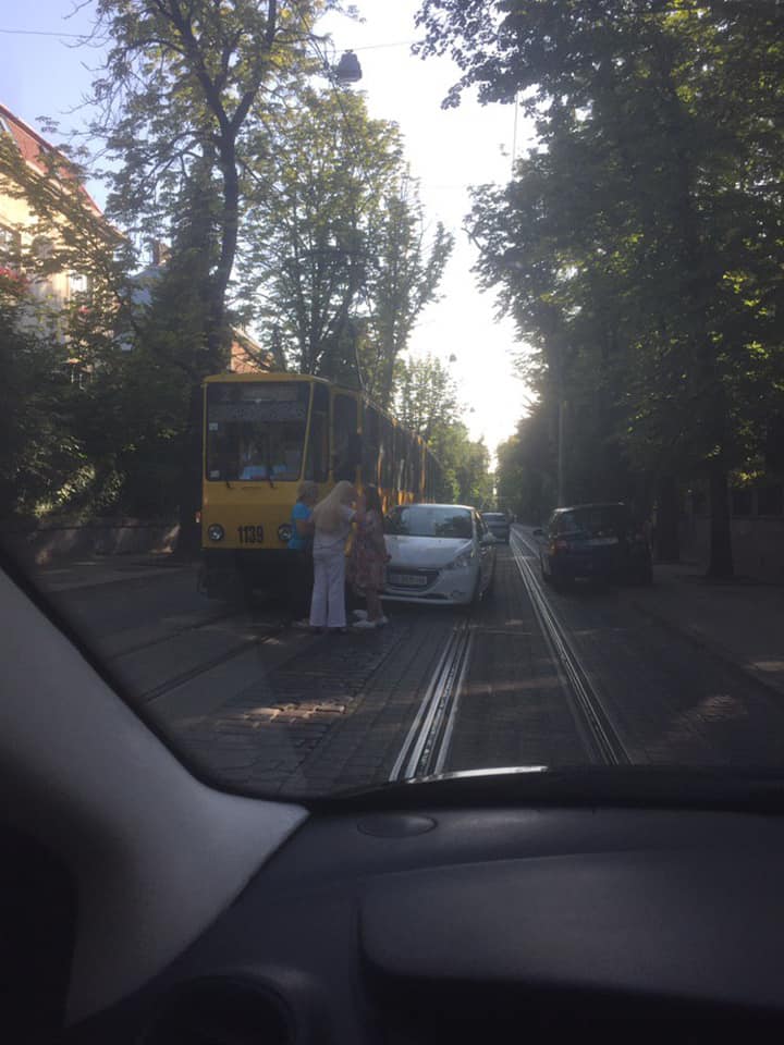 Во Львове трамвай попал в ДТП
