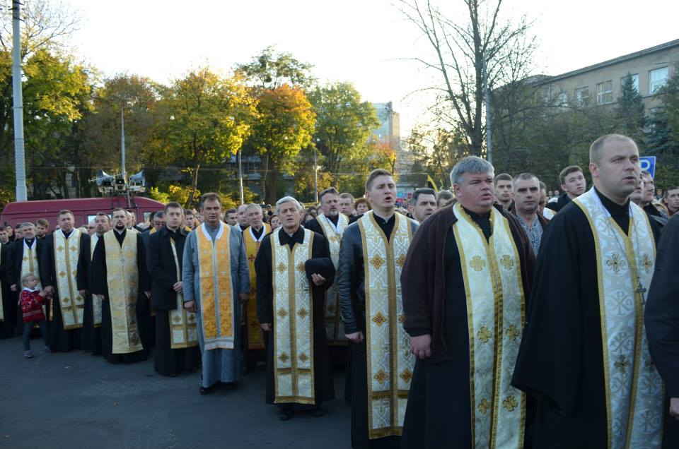 Сегодня во Львове перекроют улицы из-за шествия верующих