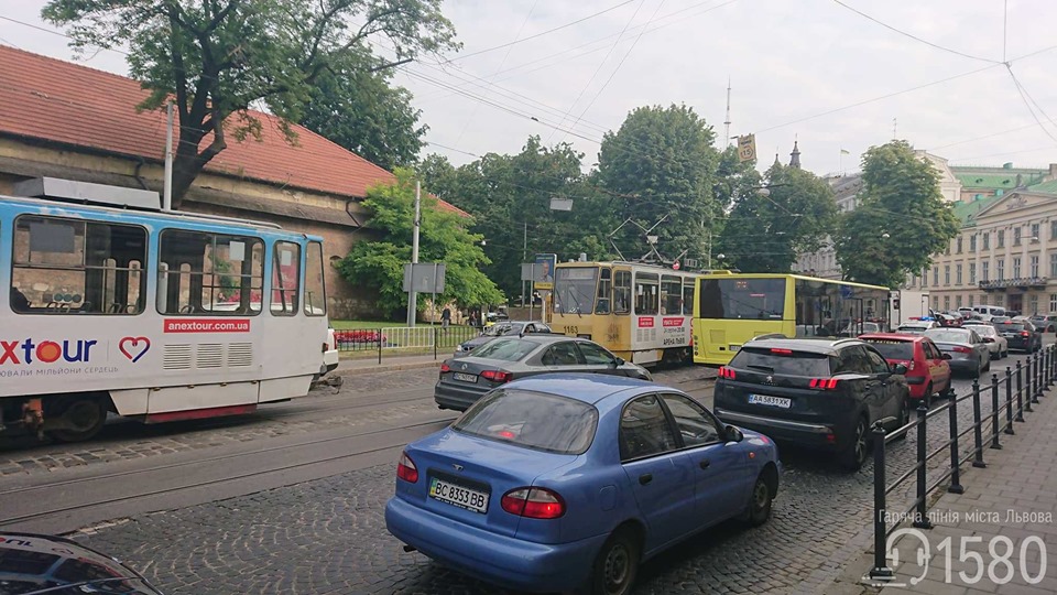 В центре Львова временно не ходят трамваи