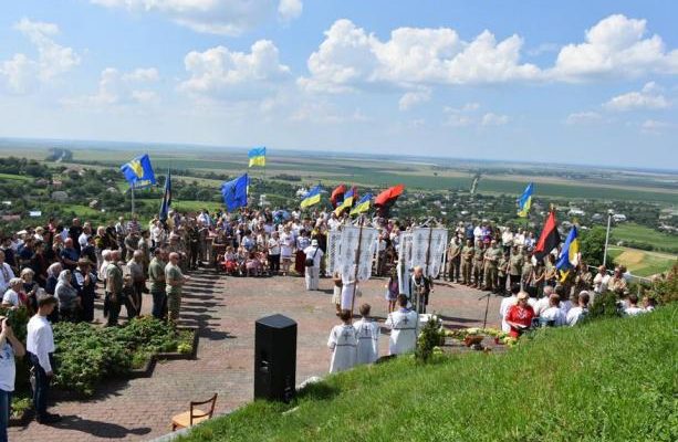 На Львівщині вшанують пам'ять загиблих у "Бродівському оточенні"