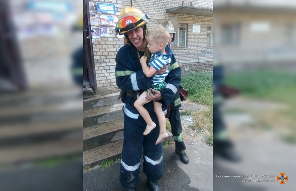 У Червонограді на пожежі врятували дітей (фото)