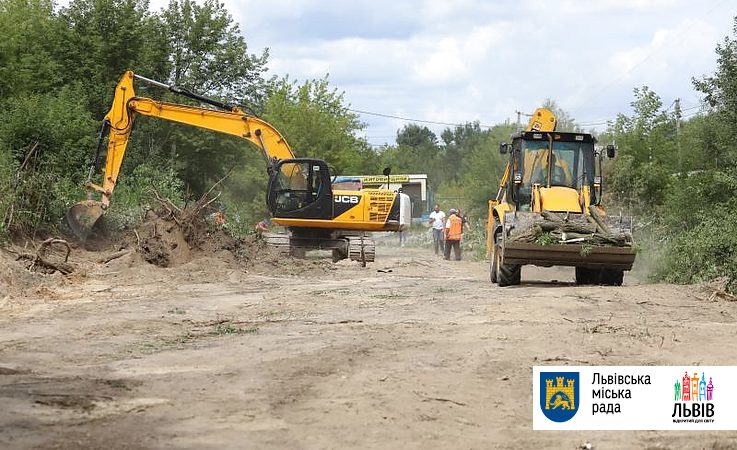 Во Львове начали ремонт дороги к Голосковскому кладбищу