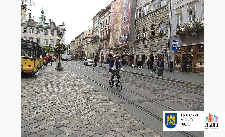 Мэр Львова Андрей Садовый приехал на работу на велосипеде (фото)