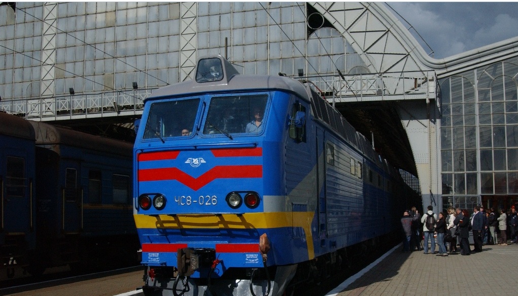 В октябре будут курсировать дополнительные поезда Львов - Одесса и Киев - Львов