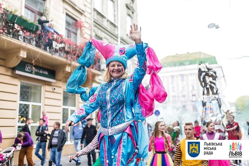 Во Львове прошло карнавальное шествие (фото)