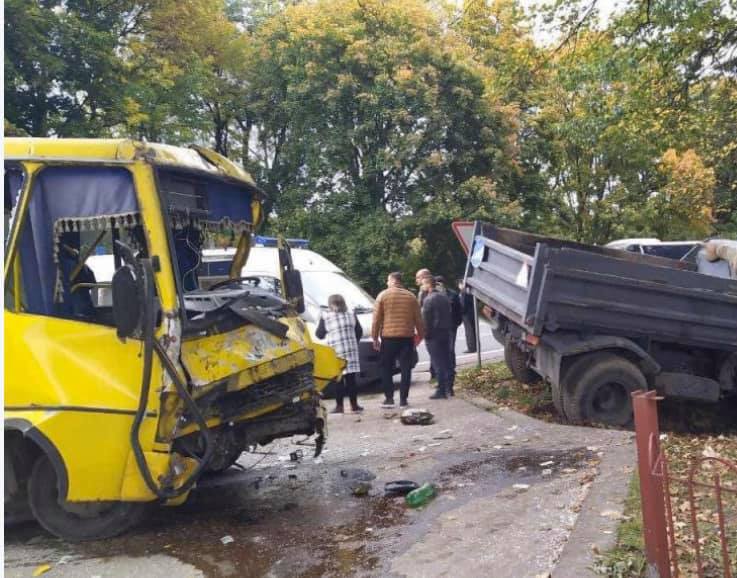 В ДТП під Львовом загинув пасажир автобусу
