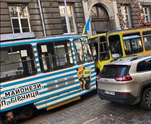 У Львові зіткнулися трамваї (фото)