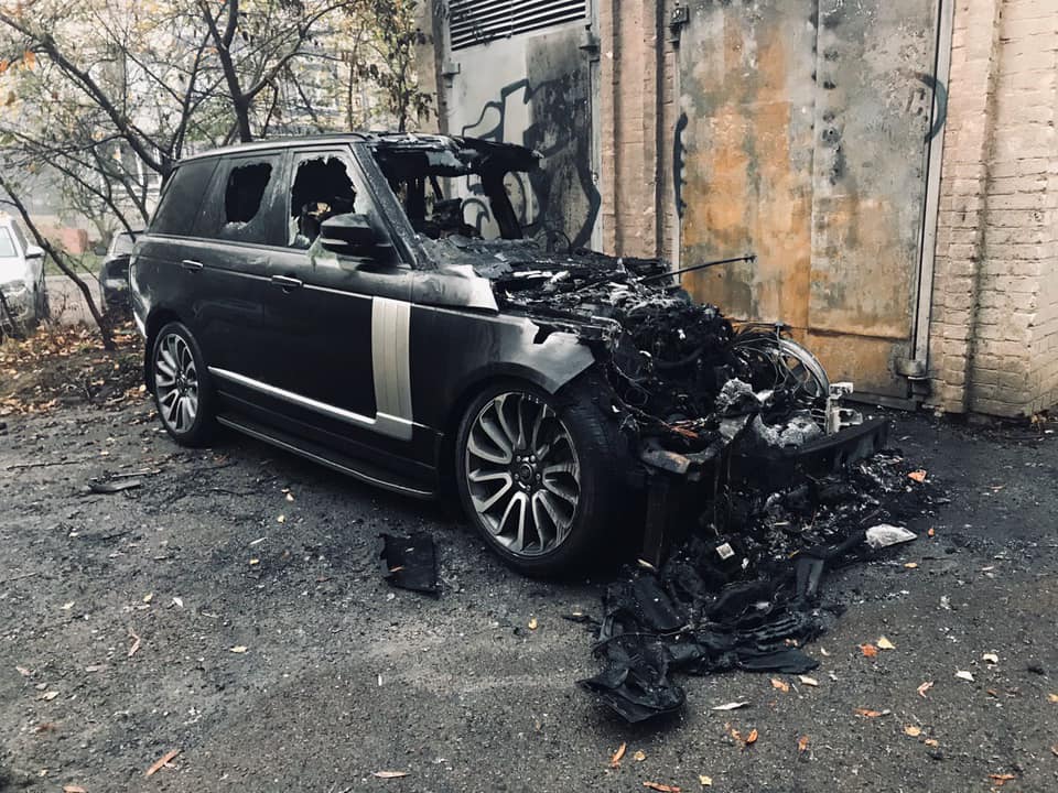 На Сихові вибухнув Range Rover (фото, відео)