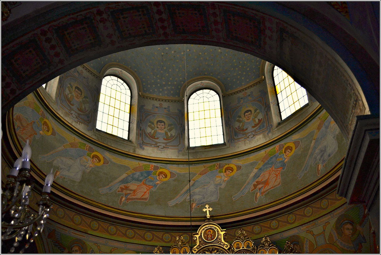 У Славському відновлять зруйновані церковні розписи