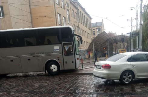 Во Львове автобус попал в ДТП