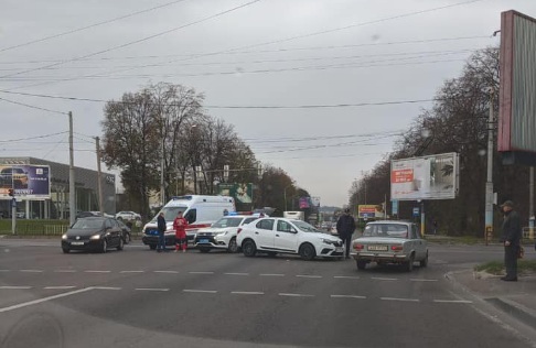 У Львові автомобіль швидкої потрапив у ДТП