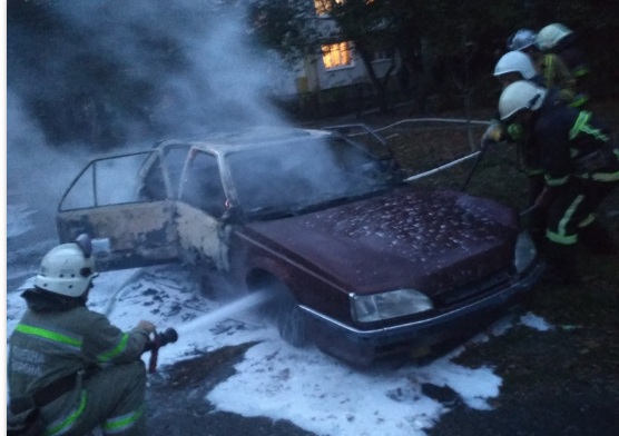 Во Львове сгорел автомобиль