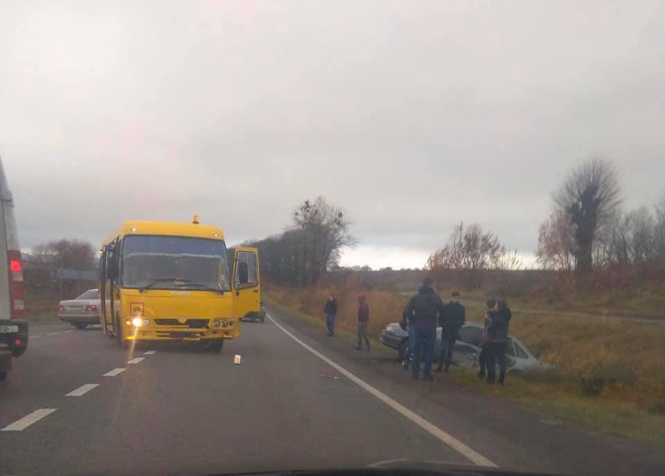 На Львівщині шкільний автобус потрапив у ДТП (оновлено)