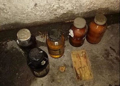 У Львові в сміттєвих баках виявили колби з хімікатами