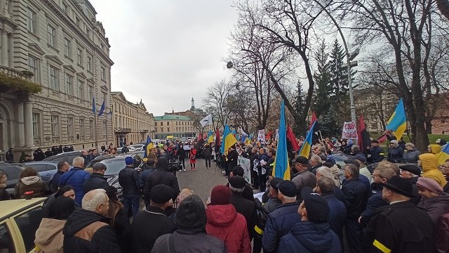 Мешканці Сокільників погрожують заблокувати роботу аеропорту Львів