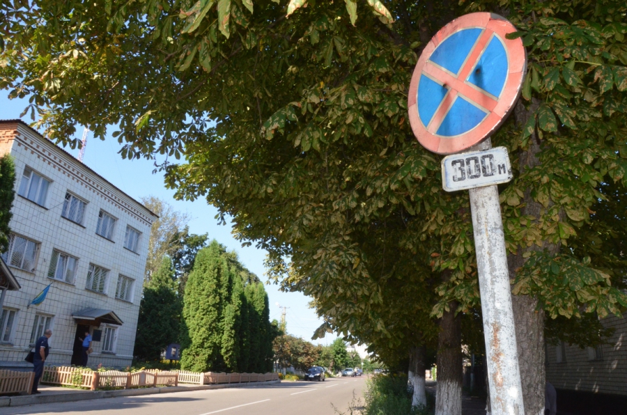 У Львові скаржаться на незаконні дорожні знаки