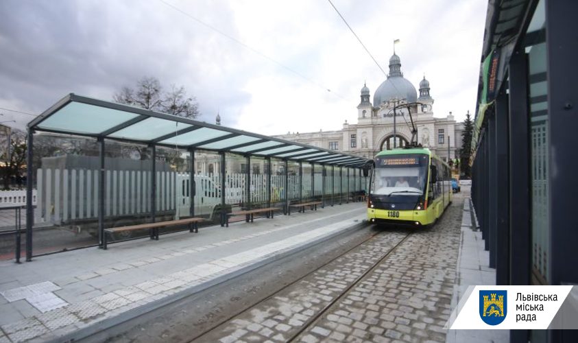Трамваи и автобусы начнут курсировать к площади Дворцовой