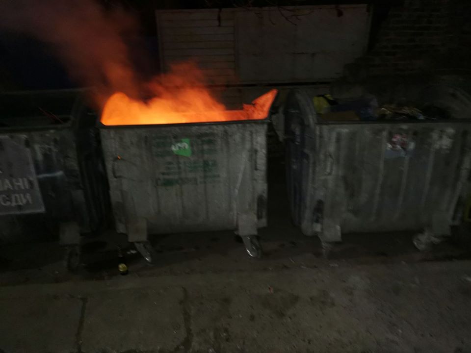 Во Львове поджигают мусорные контейнеры