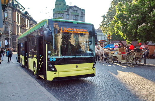 У Львові через аварію не курсує тролейбус
