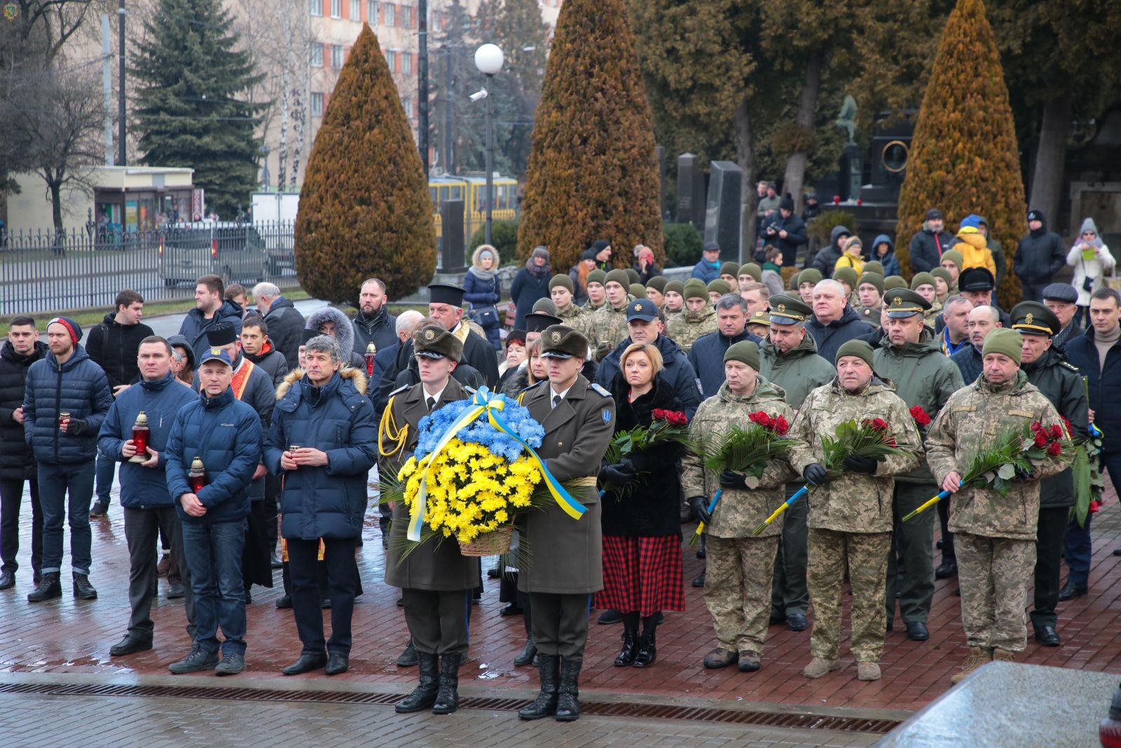 Во Львове почтили память героев Крут