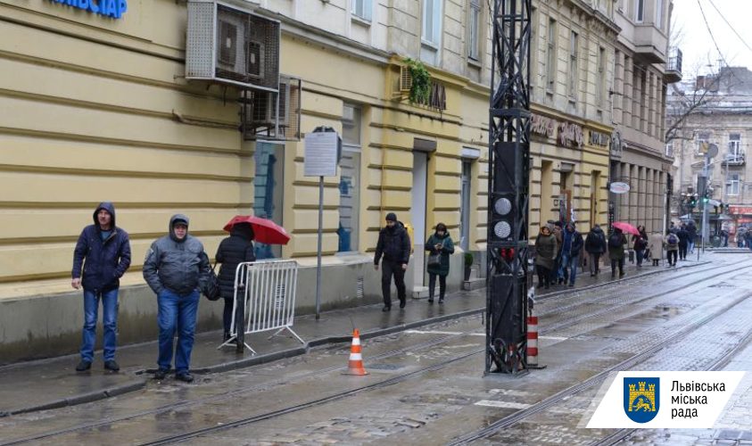 Во Львове заработали боларды