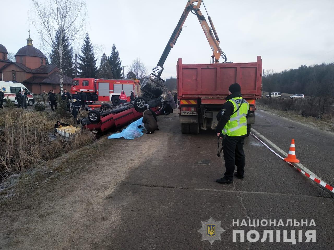 На Львовщине утонула машина: четверо погибших