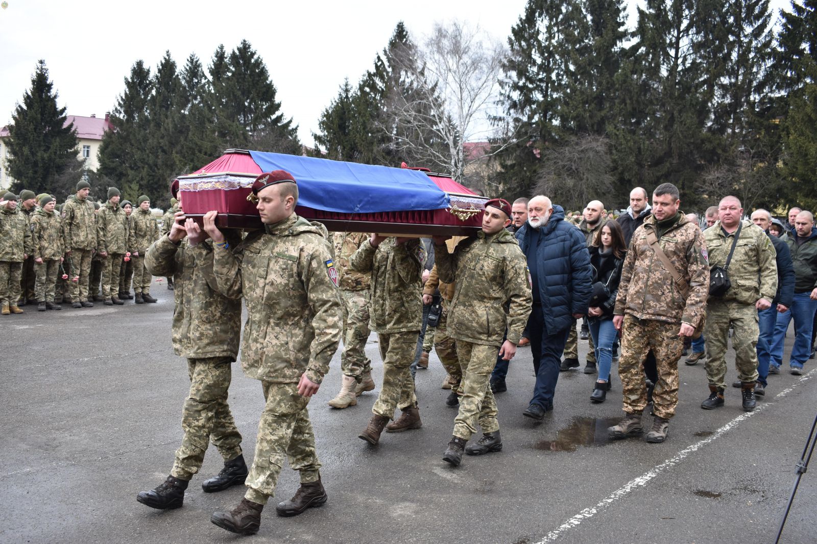 У Львові попрощалися з десантником, який загинув 5 років тому у боях за Україну