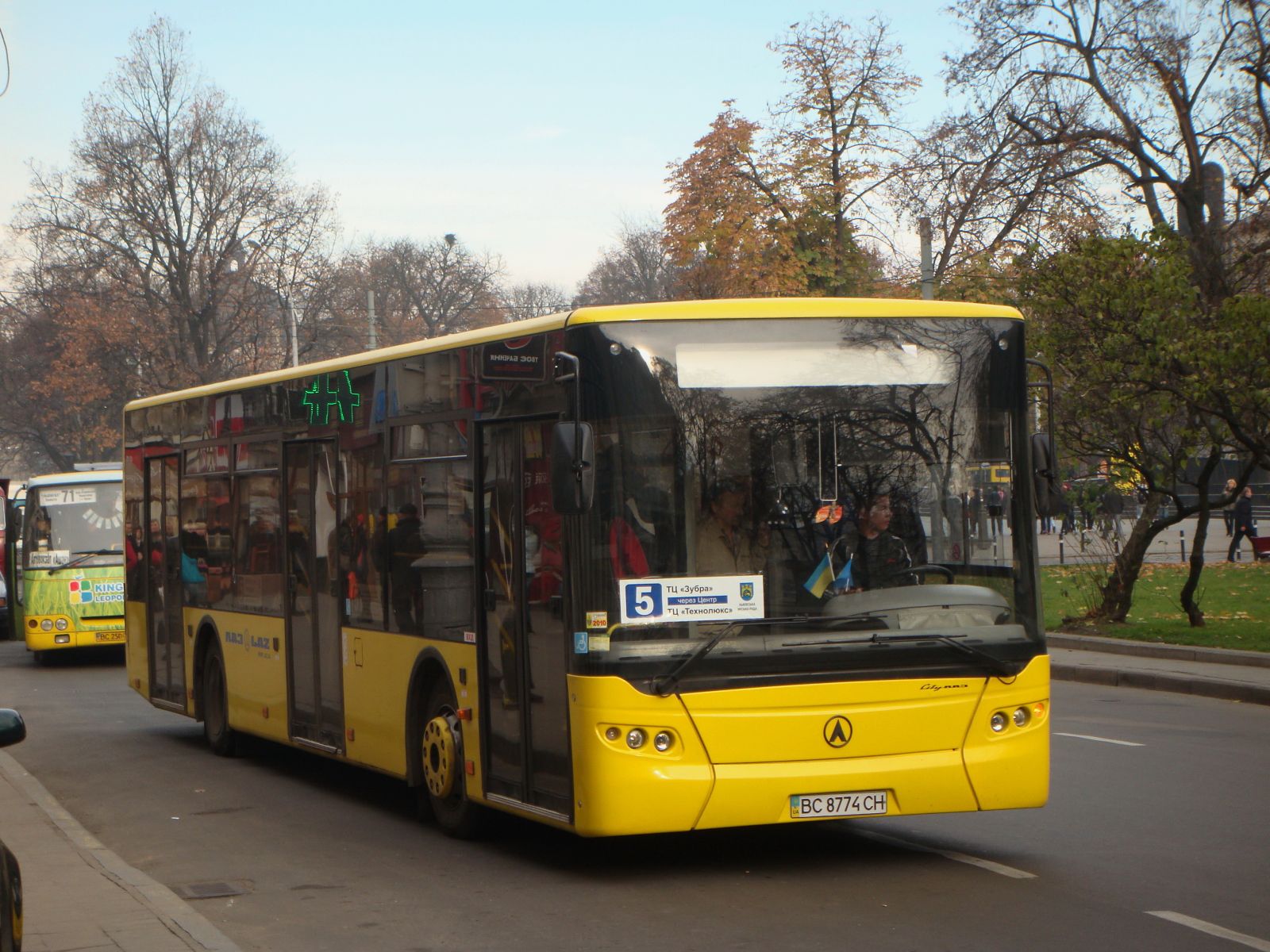 Міськрада звернеться до органів державної влади щодо невиплати заробітної плати колишнім працівникам ЛАЗу
