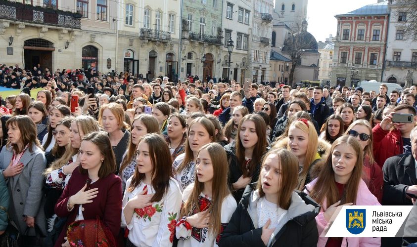 У центрі Львова урочисто заспівали Гімн України 