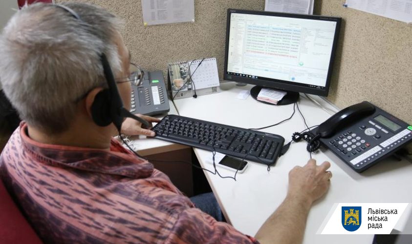 «Гаряча лінія» Львова має окрему лінію, де консультують щодо коронавірусу 