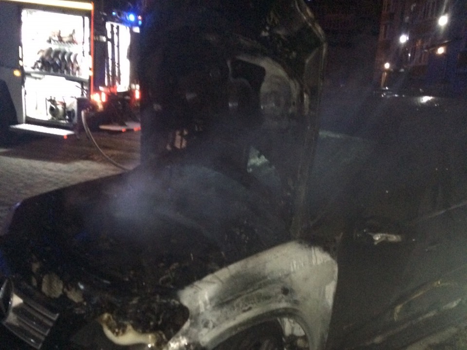 Яворівський район: вогнеборці ліквідували пожежу в автомобілі «Mercedes GL- 550»

