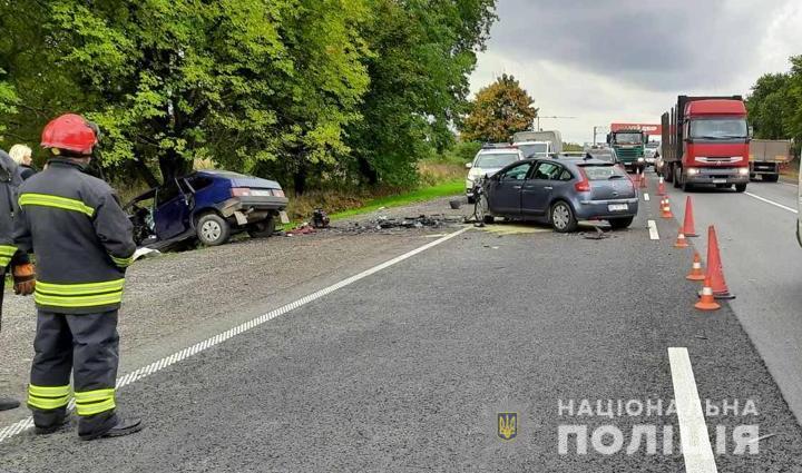 На Львівщині внаслідок зіткнення чотирьох авто загинуло троє людей