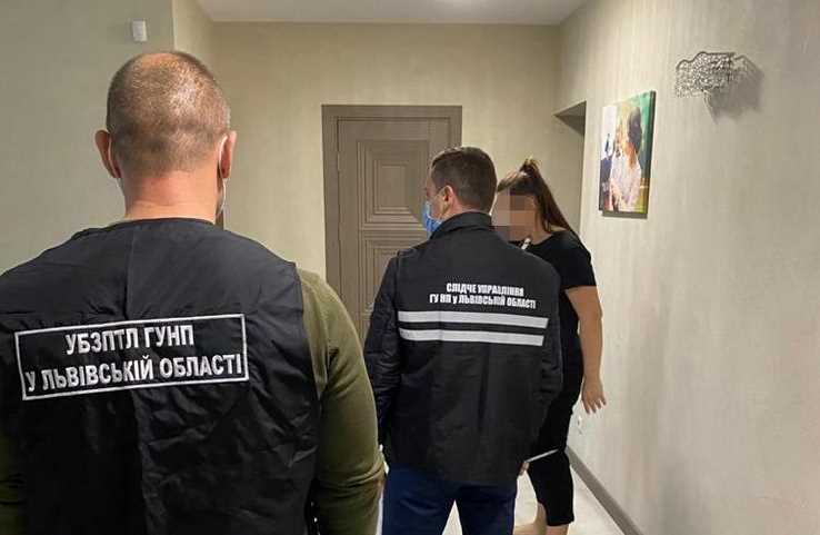 Поліцейські викрили сутенера, причетного до організації «будинків розпусти» у Львові та в Дніпрі
