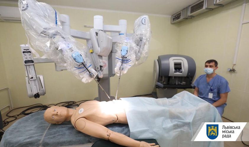 Відтепер у лікарні швидкої допомоги Львова є робот-хірург