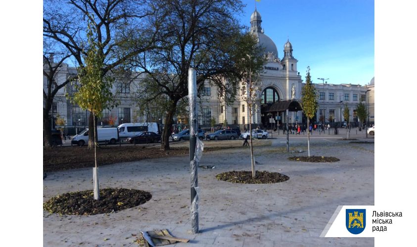 У сквері на площі Двірцевій висадили 20 дерев