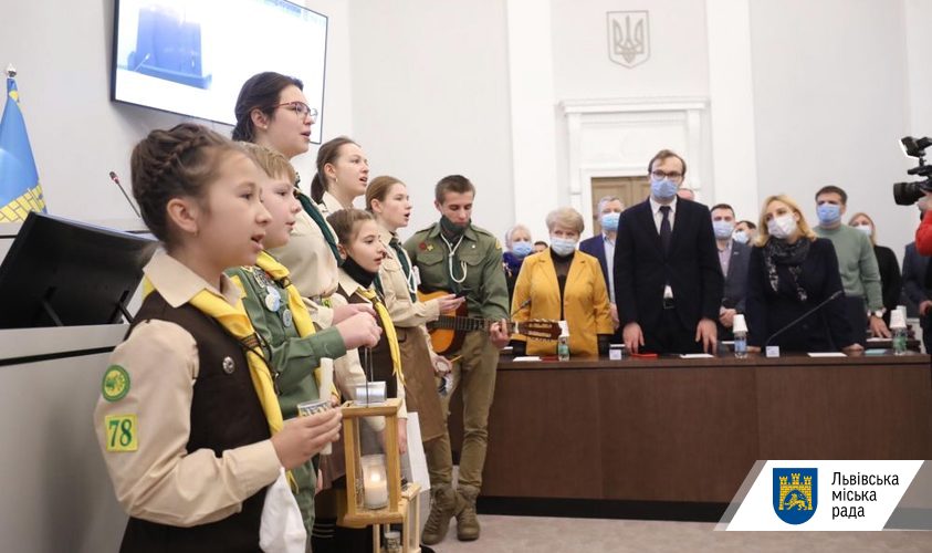 Львівські пластуни передали депутатам Вифлеємський вогонь миру