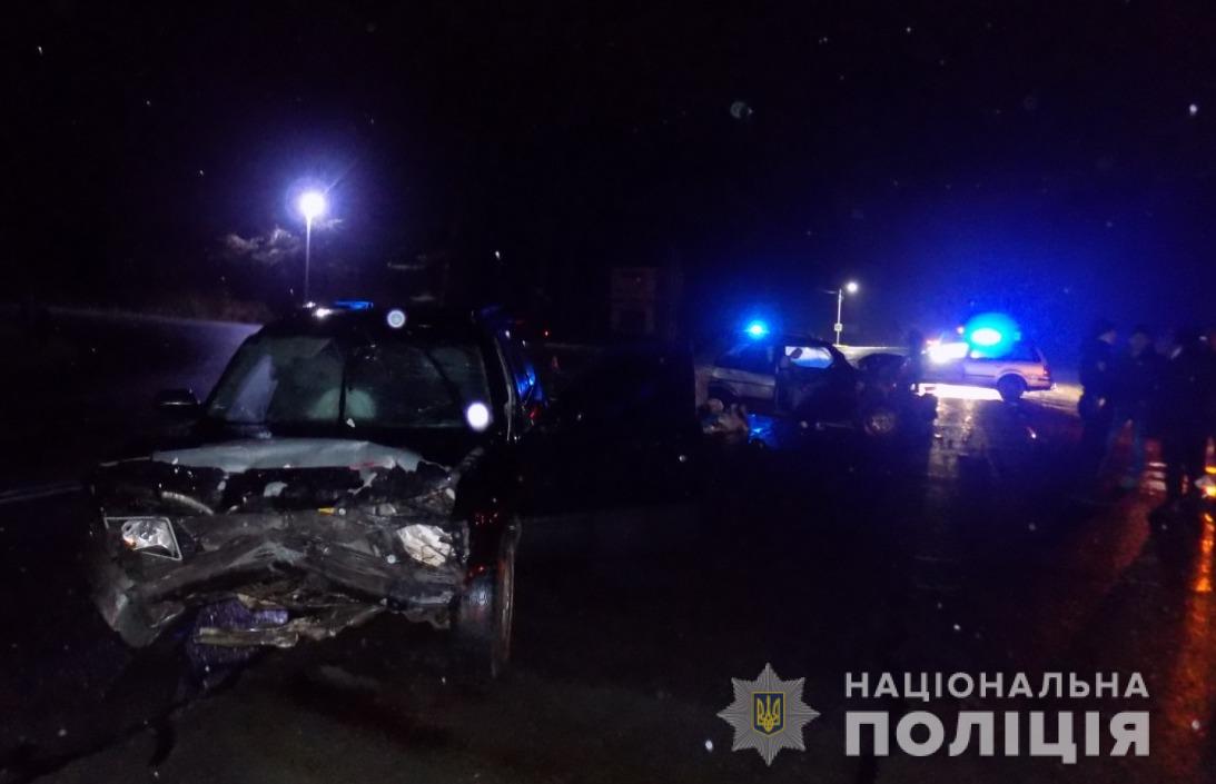 На Львівщині внаслідок зіткнення трьох авто постраждали четверо людей