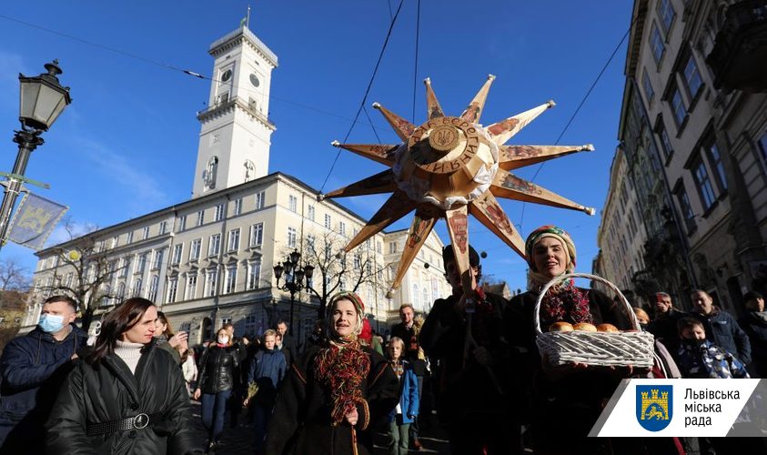 Напередодні Різдва у Львові встановили Різдвяного Дідуха