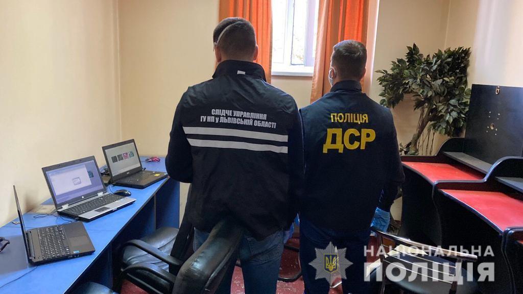 Слідчі Львівщини повідомили про підозри учасникам двох злочинних груп, причетним до роботи гральних закладів