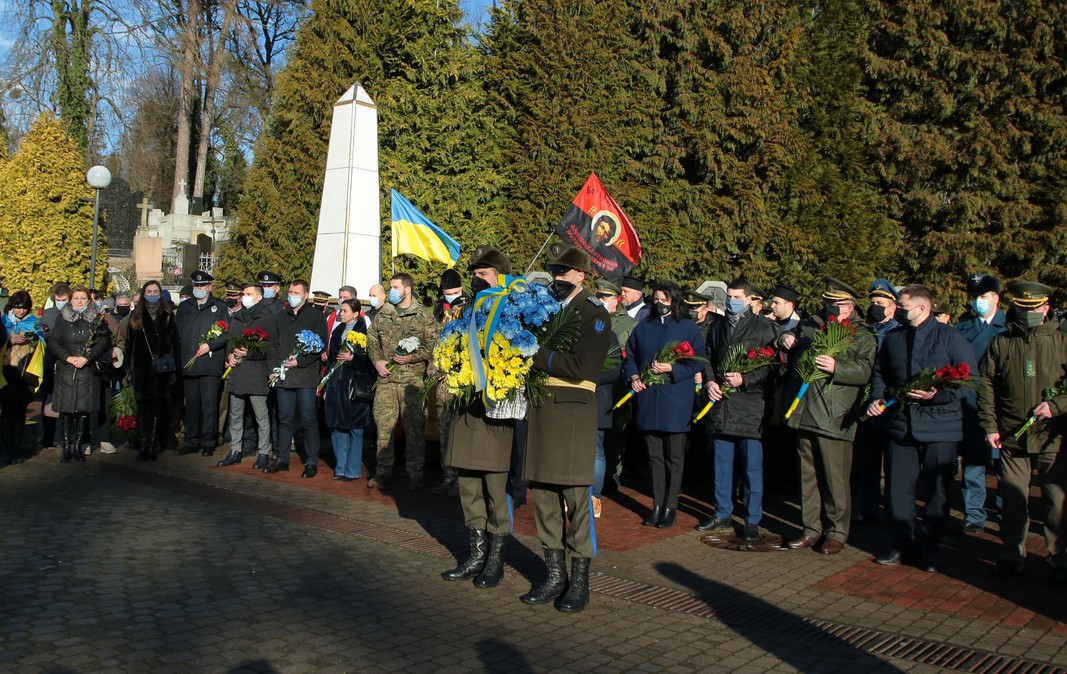 У День Соборності України на Личакові вшанували пам'ять Героїв