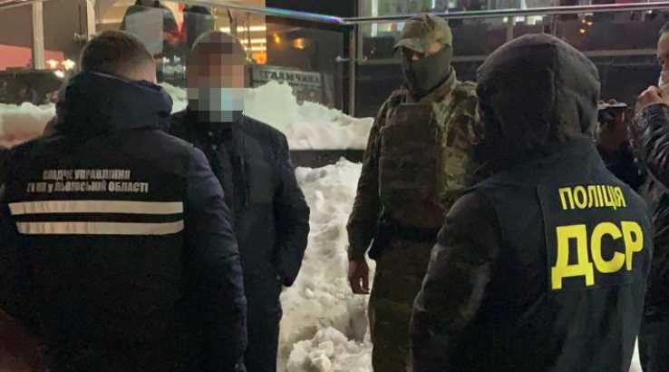Поліція затримала на «відкаті» у 365 тисяч гривень заступника начальника управління ЛОДА