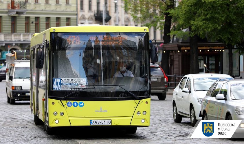 Відзавтра на автобусних маршрутах № 20, 37, 47А збільшать кількість транспортних засобів