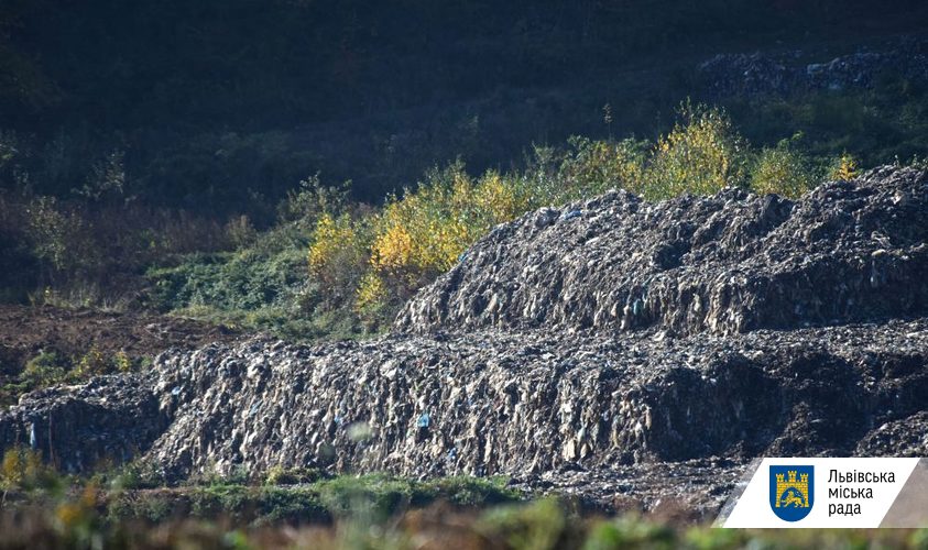 Мерія проведе службове розслідування щодо вивезення сміття львівськими перевізниками